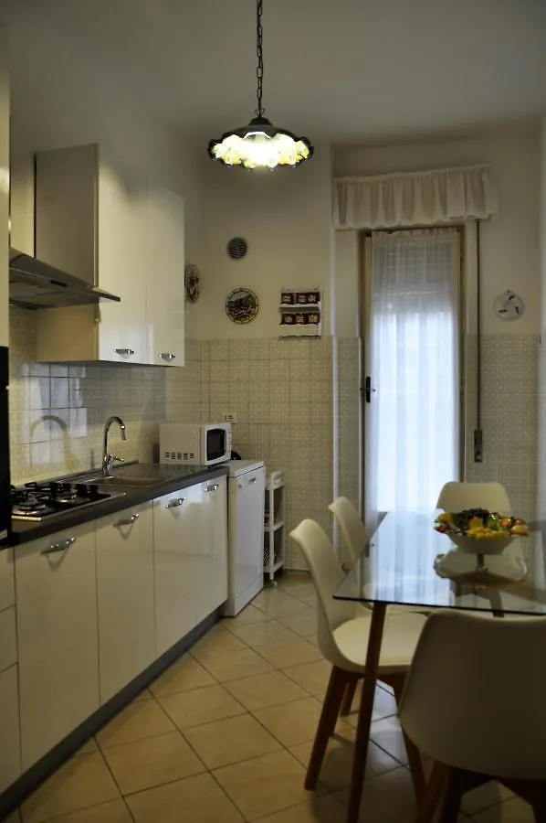 Via Diano Calderina Holidays إمبيريا شقة